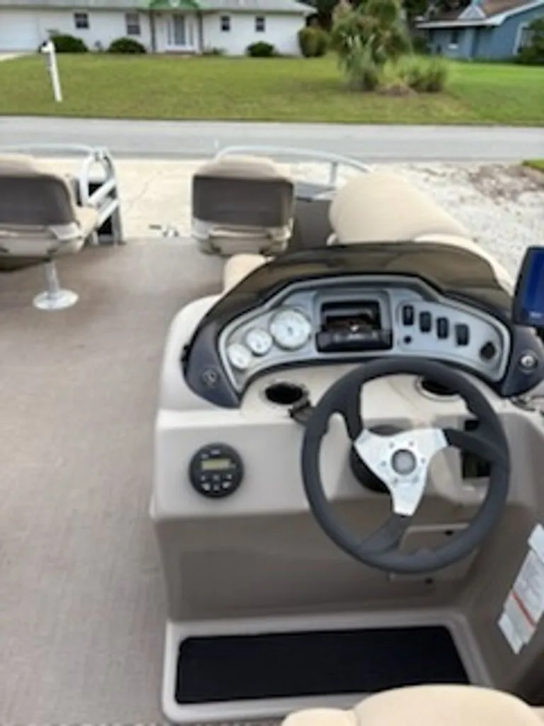 Slide: The Image of Sun Tracker Fishin Barge 2021 - 7