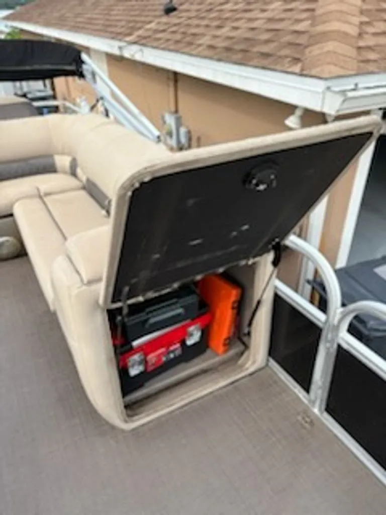 Slide: The Image of Sun Tracker Fishin Barge 2021 - 8