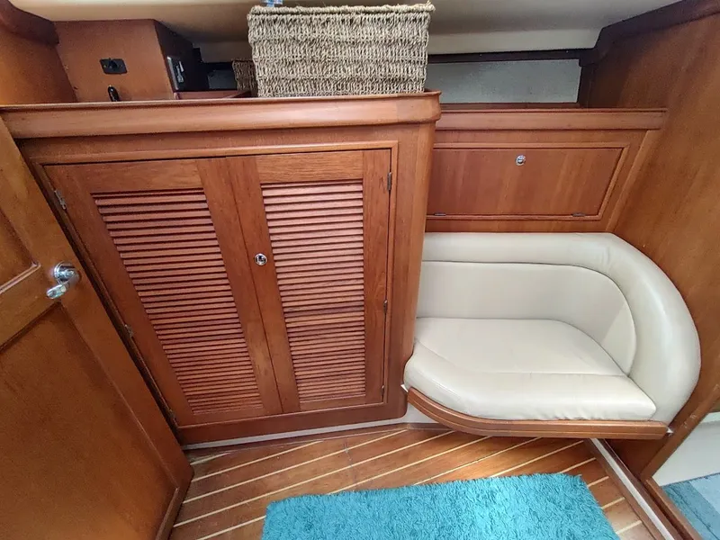 Slide: The Image of Island Packet 420 2001 - 101