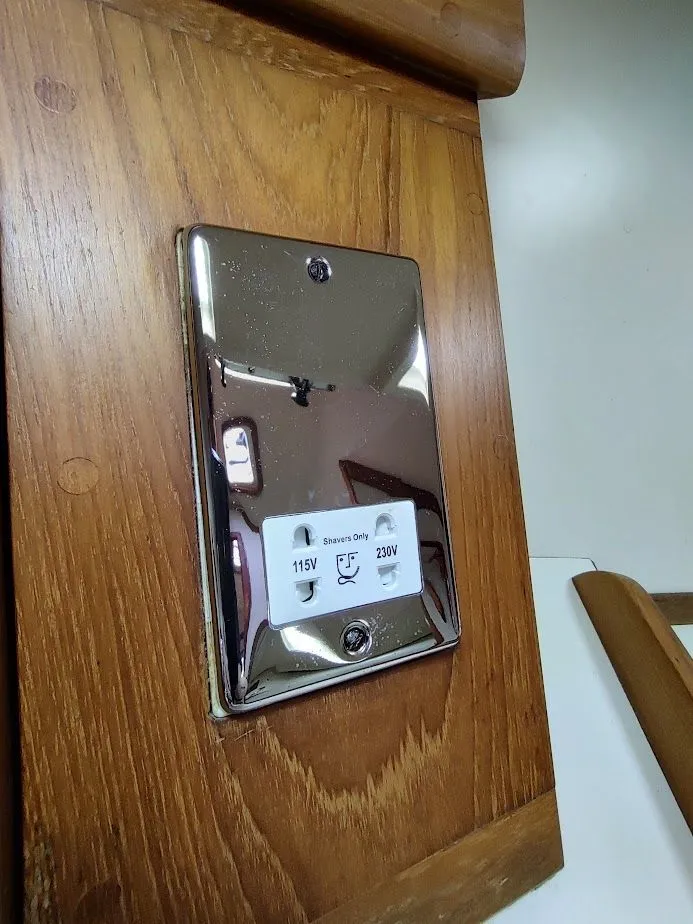 Slide: The Image of Island Packet 420 2001 - 114