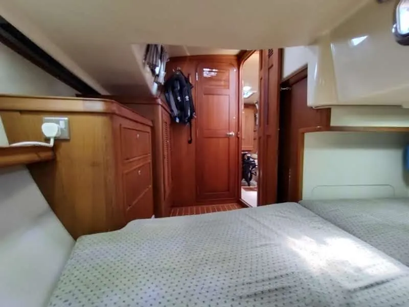 Slide: The Image of Island Packet 420 2001 - 129