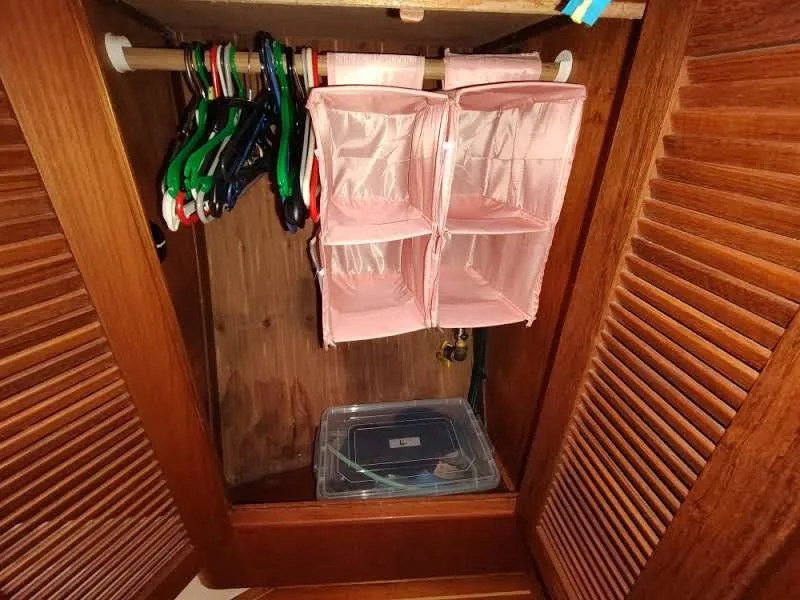 Slide: The Image of Island Packet 420 2001 - 130