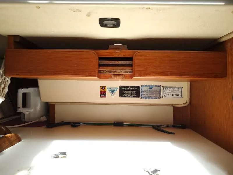 Slide: The Image of Island Packet 420 2001 - 162