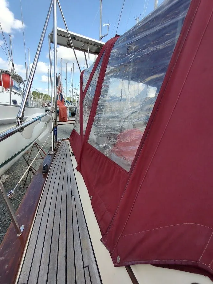 Slide: The Image of Island Packet 420 2001 - 25