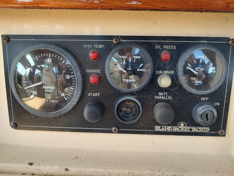 Slide: The Image of Island Packet 420 2001 - 45