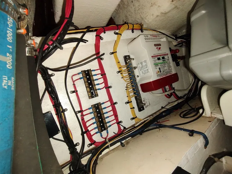 Slide: The Image of Island Packet 420 2001 - 60