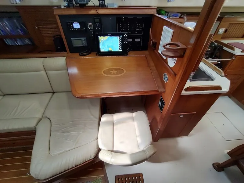 Slide: The Image of Island Packet 420 2001 - 72