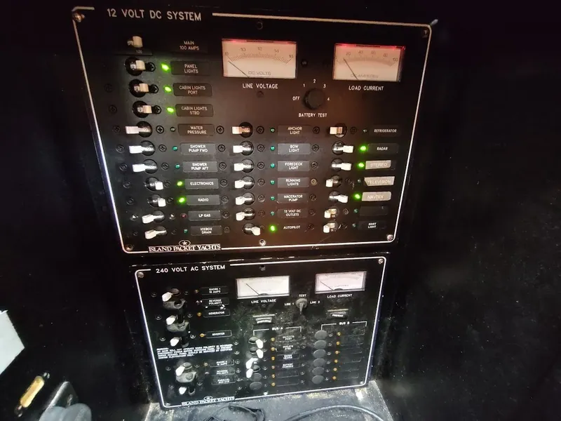Slide: The Image of Island Packet 420 2001 - 77