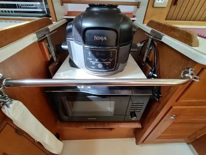 Slide: The Image of Island Packet 420 2001 - 82