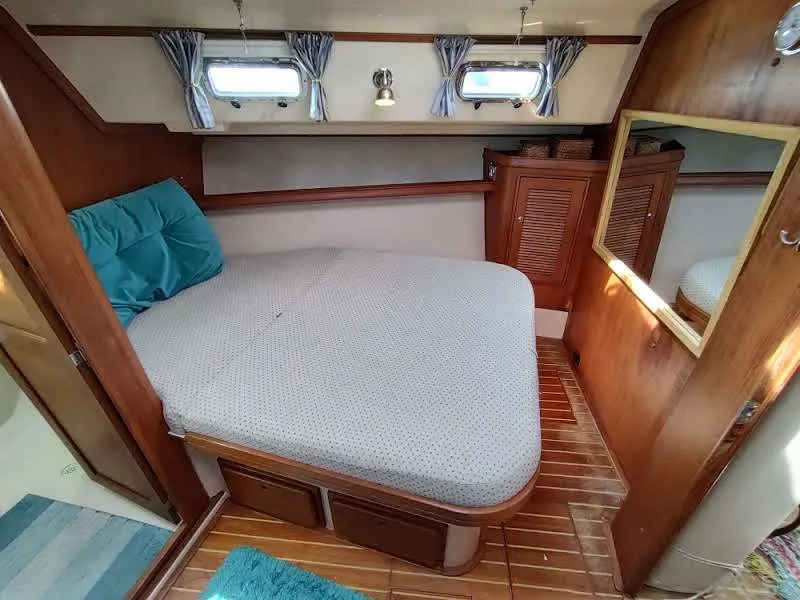 Slide: The Image of Island Packet 420 2001 - 98