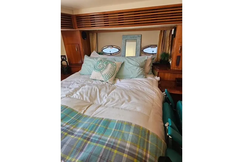 Slide: The Image of Interior of 2003 Carver 444 Cockpit Motor Yacht with beige seating and blue rug. - 27