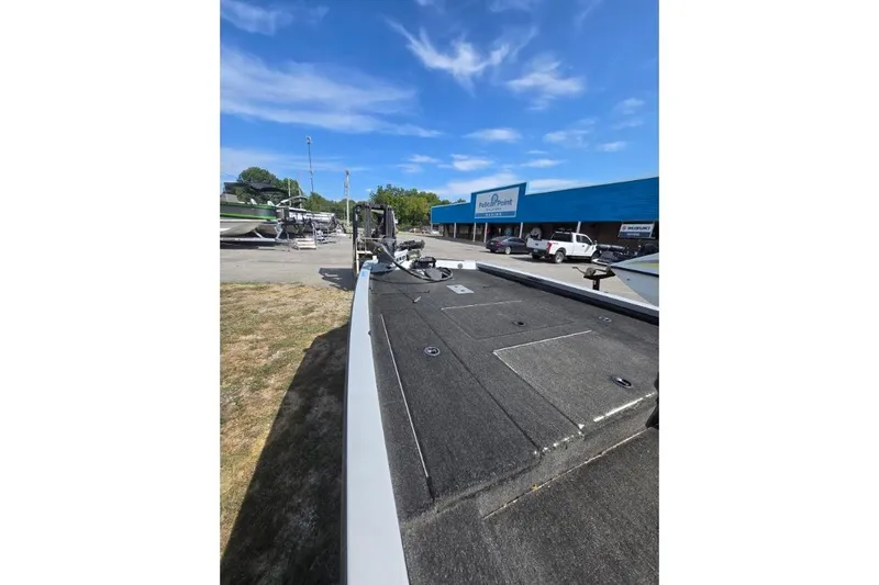 Slide: The Image of 2014 G3 Eagle Talon 19 DLX boat at dealership, sunny day, blue sky. - 3
