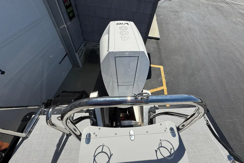 Slide: The Image of 2026 Avalon 2585 Excalibur LTD with Mercury 400hp V-10 Verado engine, top view. - 10