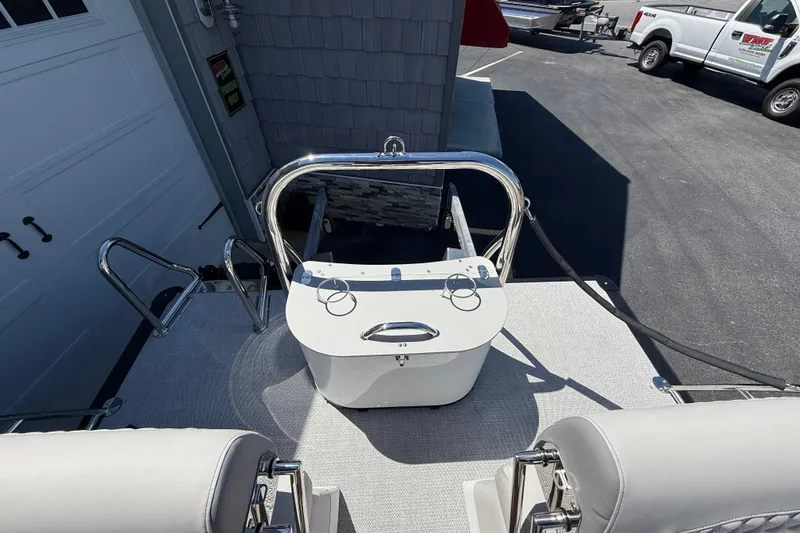 Slide: The Image of 2026 Avalon 2585 Excalibur LTD boat with sleek design and high-performance features. - 25