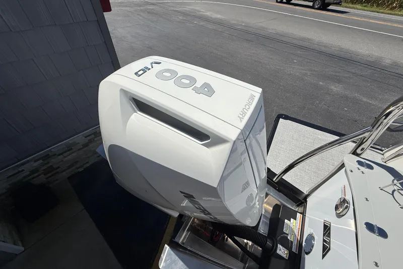 Slide: The Image of 2026 Avalon 2585 Excalibur LTD with Mercury 400hp V-10 Verado engine. - 9