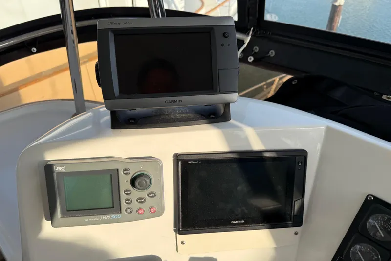 Slide: The Image of Cockpit of 2000 Novatec Motor Yacht with Garmin and JRC navigation systems. - 43