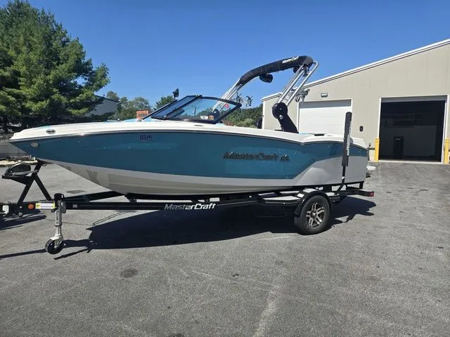 Slide: The Image of MasterCraft NXT20 2020 - 10