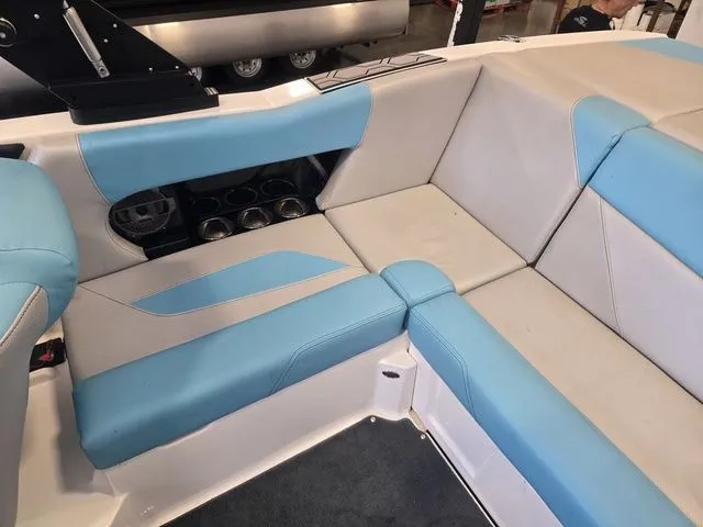Slide: The Image of MasterCraft NXT20 2020 - 15