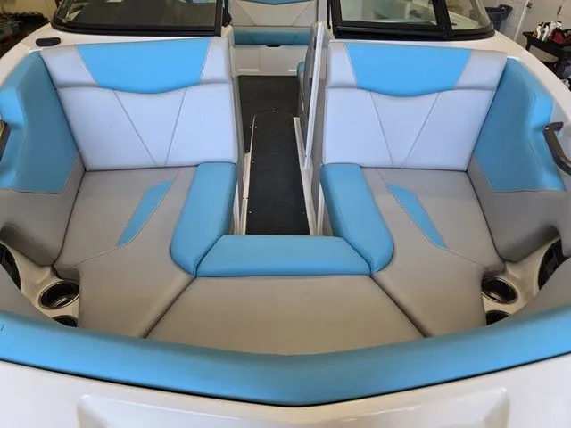 Slide: The Image of MasterCraft NXT20 2020 - 18