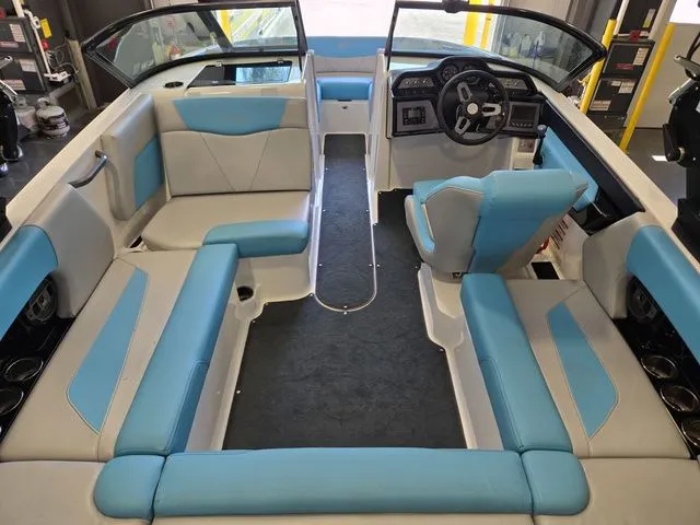 Slide: The Image of MasterCraft NXT20 2020 - 20