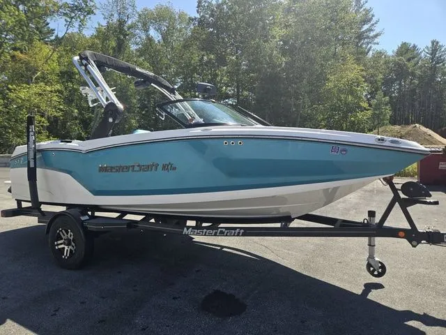 Slide: The Image of MasterCraft NXT20 2020 - 3