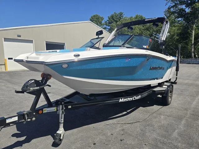 Slide: The Image of MasterCraft NXT20 2020 - 6