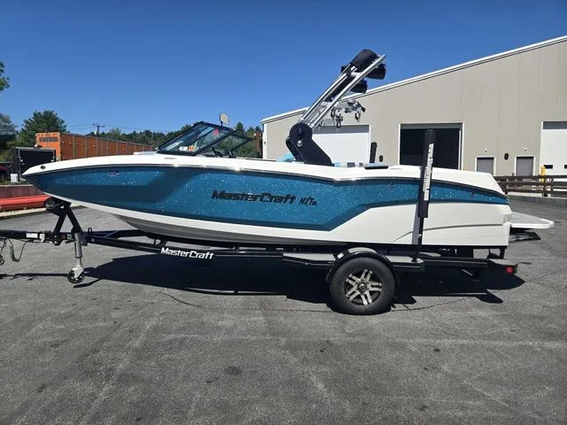 Slide: The Image of MasterCraft NXT20 2020 - 7