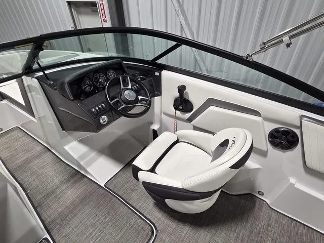 Slide: The Image of Monterey M-20 2018 - 12