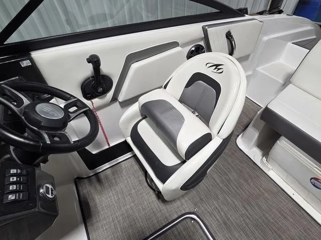 Slide: The Image of Monterey M-20 2018 - 13