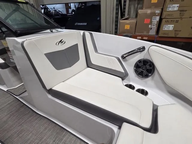 Slide: The Image of Monterey M-20 2018 - 22