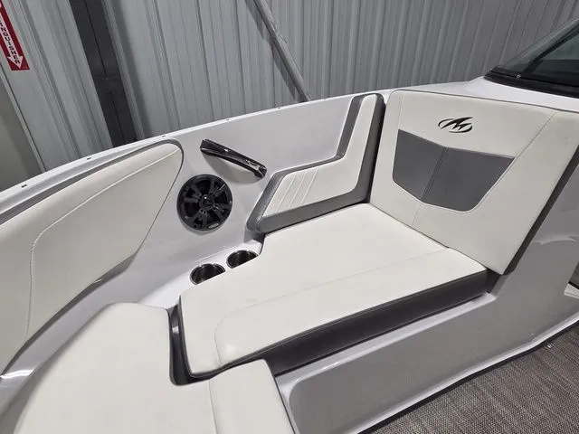 Slide: The Image of Monterey M-20 2018 - 23