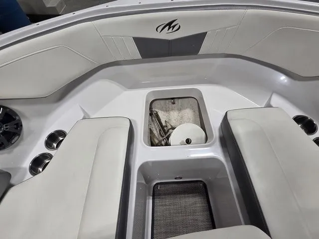 Slide: The Image of Monterey M-20 2018 - 24