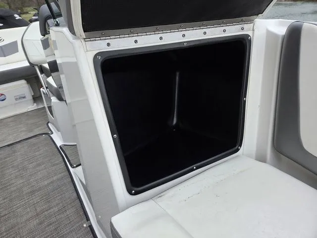 Slide: The Image of Monterey M-20 2018 - 25