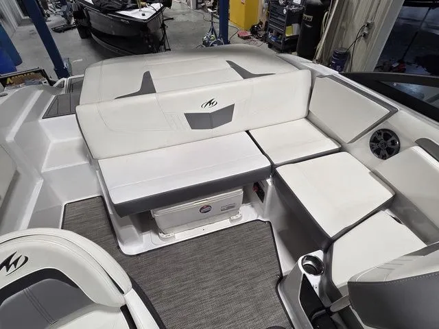 Slide: The Image of Monterey M-20 2018 - 7