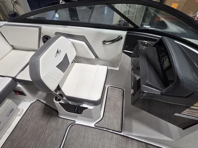 Slide: The Image of Monterey M-20 2018 - 9