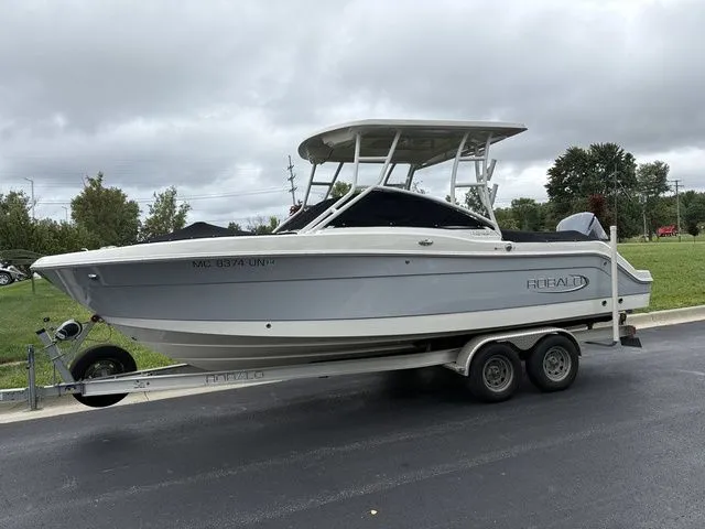 Slide: The Image of Robalo R247 Dual Console 2021 - 7