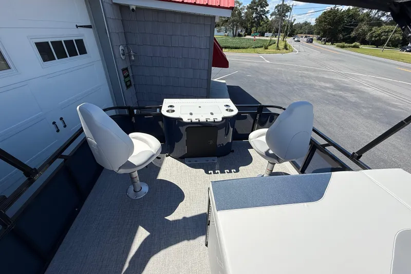 Slide: The Image of 2025 Avalon 2385 Venture 85 Tri Toon boat with fishing seats and console. - 21