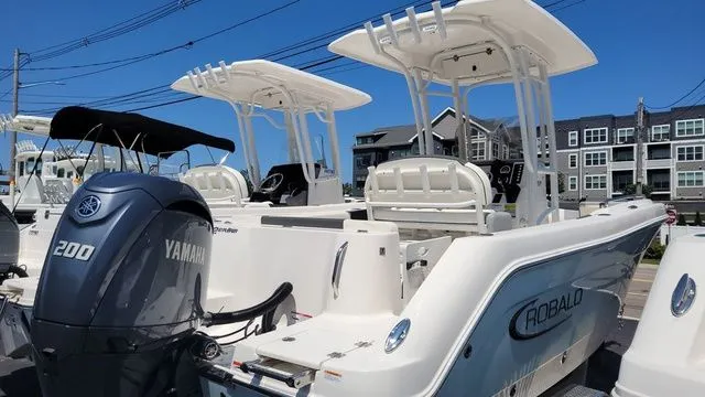 Slide: The Image of Robalo R222 Explorer 2025 - 3