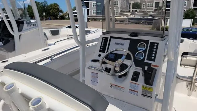 Slide: The Image of Robalo R222 Explorer 2025 - 4