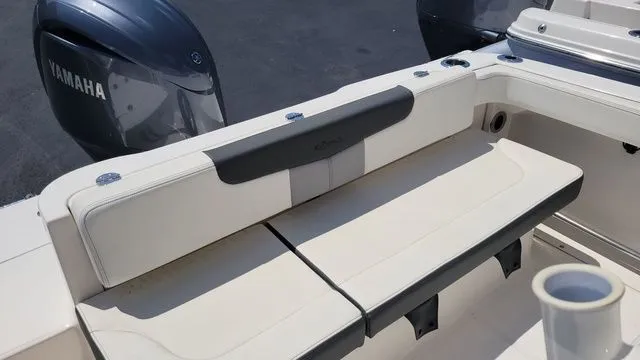 Slide: The Image of Robalo R222 Explorer 2025 - 5