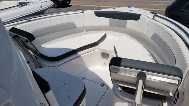 Slide: The Image of Robalo R222 Explorer 2025 - 7