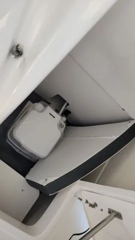 Slide: The Image of Robalo R222 Explorer 2025 - 8