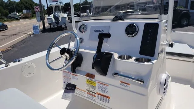 Slide: The Image of Robalo R160 Center Console 2025 - 3