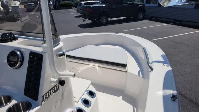 Slide: The Image of Robalo R160 Center Console 2025 - 4