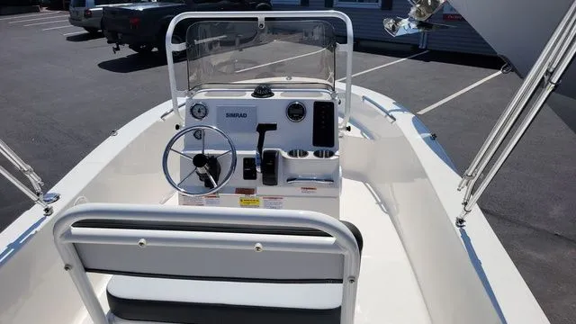 Slide: The Image of Robalo R160 Center Console 2025 - 5