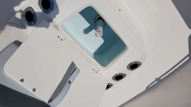 Slide: The Image of Robalo R160 Center Console 2025 - 7