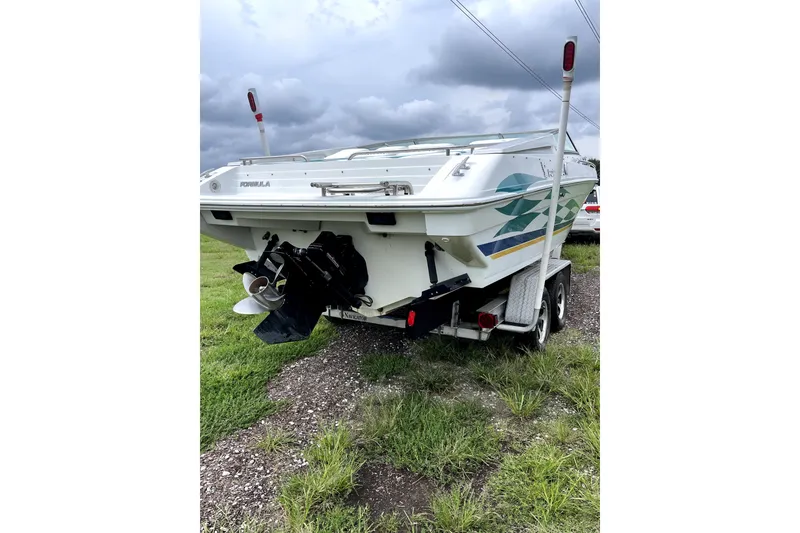Slide: The Image of 1999 Formula 271 FASTech boat on trailer, rear view, cloudy sky background. - 11