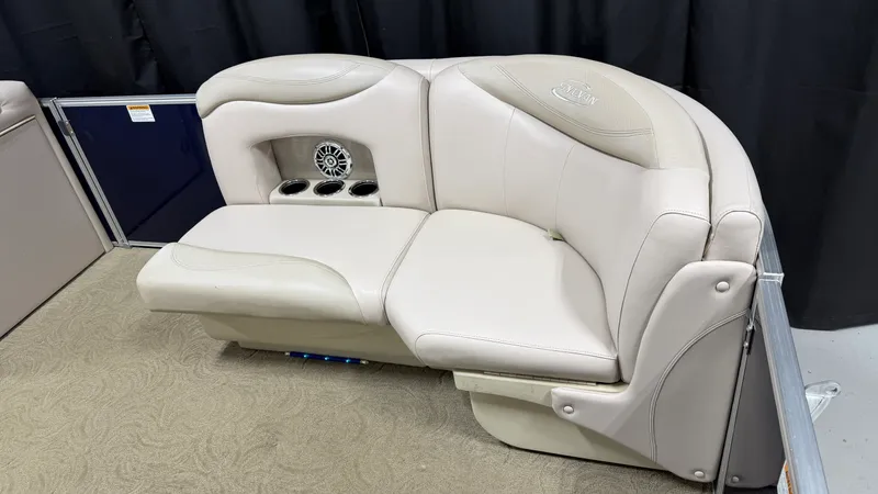 Slide: The Image of Sylvan MIRAGE 8520 2014 - 18