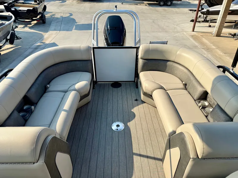 Slide: The Image of Bentley Pontoons Elite 253 Admiral w/ 300HP Suzuki! 2019 - 10