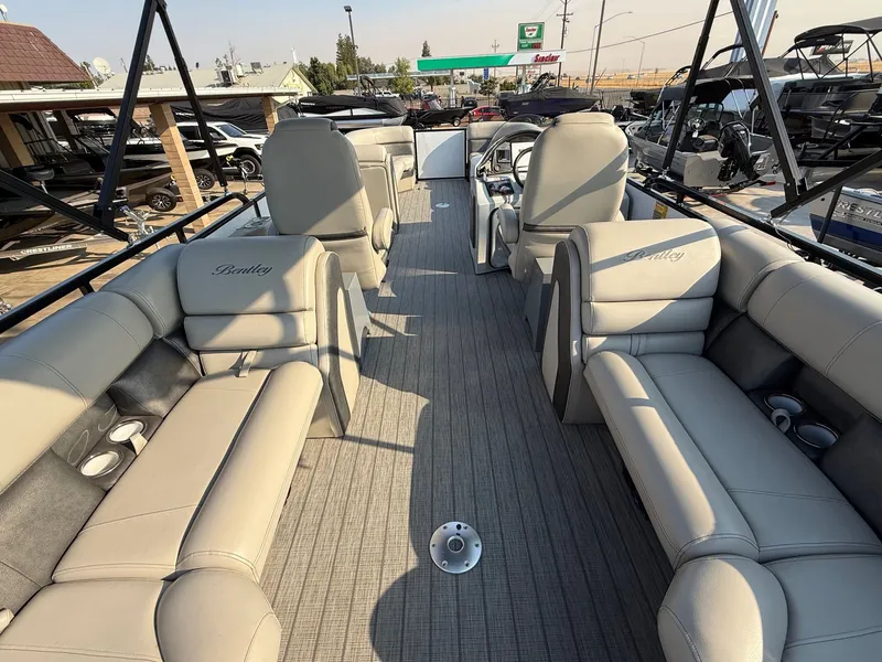 Slide: The Image of Bentley Pontoons Elite 253 Admiral w/ 300HP Suzuki! 2019 - 12